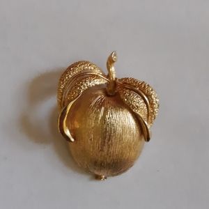Vintage Sarah Coventry Goldtone Apple Pin